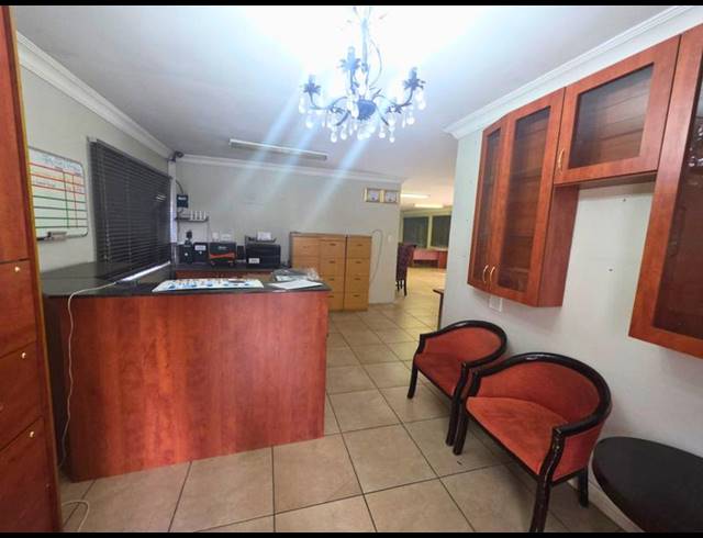 BUSINESS PROPERTY TO RENT IN GLEN MARAIS